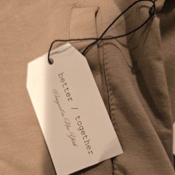 Stylish Women's Jogger Set in Taupe - Picture 4 of 6